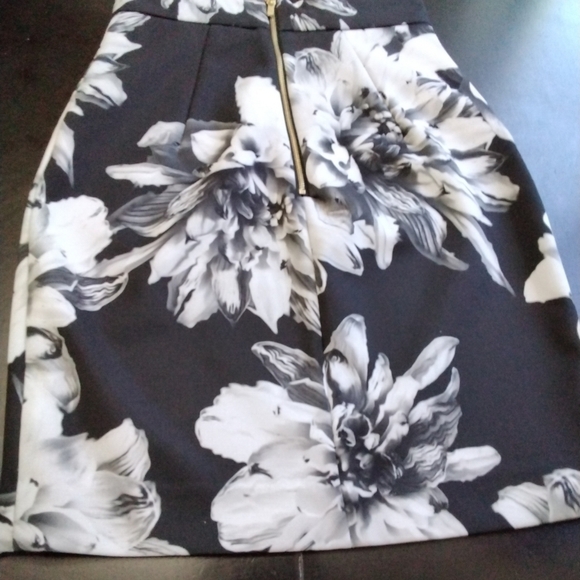 H&M Floral Pencil Skirt Size 2 - Picture 2 of 4